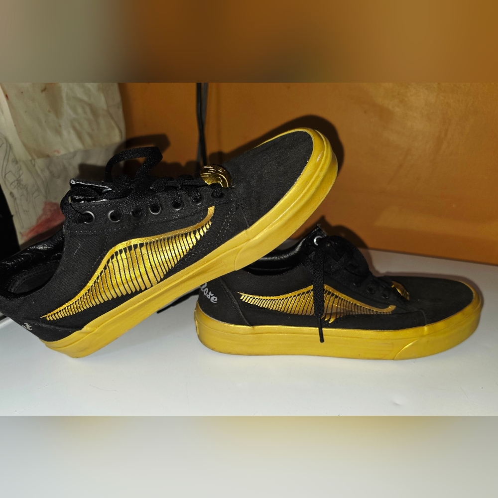 Vans Harry Potter GOLDEN SNITCH Black and Gold 10.5W 9M Low-Top Sneakers - Picture 3 of 9